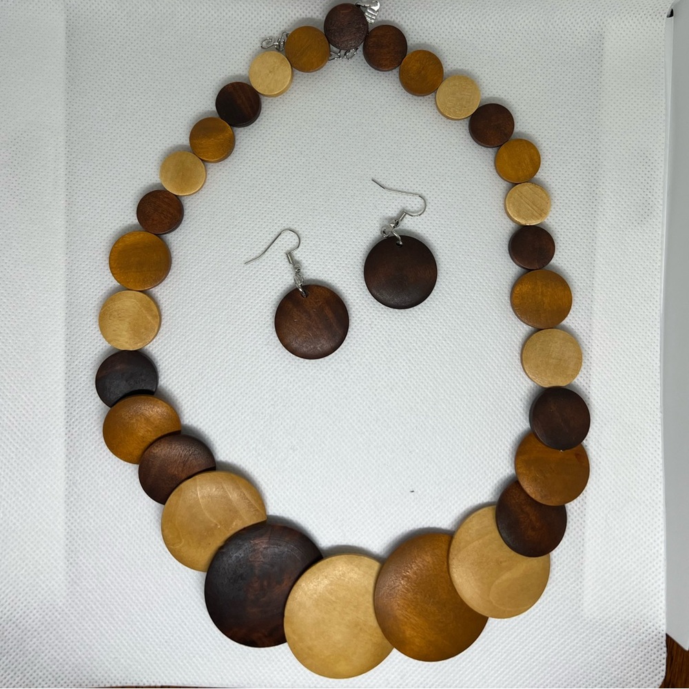 NWT Wooden Matching Earrings & Necklace Brown Tan & Cream Boho Style Jewelry Set